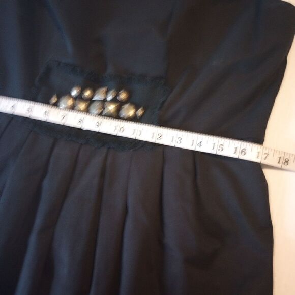 - Simply Vera Vera Wang sleeveless pleated sheath dress with beaded acce… - Picture 7 of 12